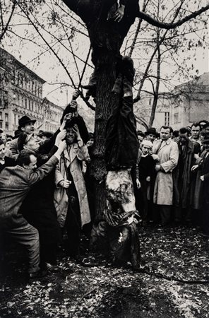 Mario De Biasi (1923 - 2013)  - Budapest, 1956