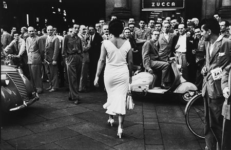 Mario De Biasi (1923 - 2013)  - Gli Italiani si voltano, 1954