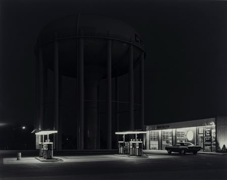 George Tice (1938)  - Petit's mobil Station, Cherry Hill, New Jersey, 1974