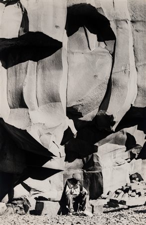 Fulvio Roiter (1926 - 2016)  - Sicilia (Cave di pietra lavica sull’Etna), 1953