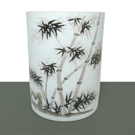 Portapenne cinese nei toni bianco con iscrizioni e decori, 19°/20° secolo