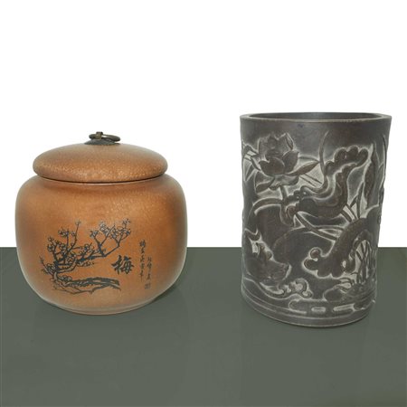 Portapenne e tazza per il thè in argilla viola Yixing, Qing dinastia, 19°/20° secolo.