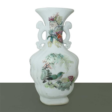 Bottiglia con decori e firme di celebrità cinesi, Republic, Cina