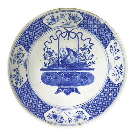 Piatto da muro in porcellana cinese, belonging to the Periodo of the 19° secolo empire