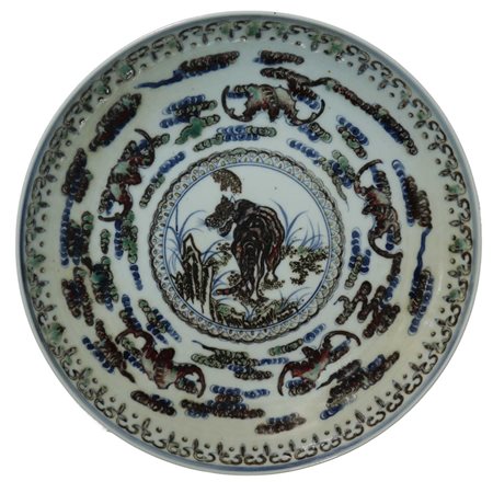 Piatto cinese in porcellana cn tigre al centro e decori, Ming dinastia style