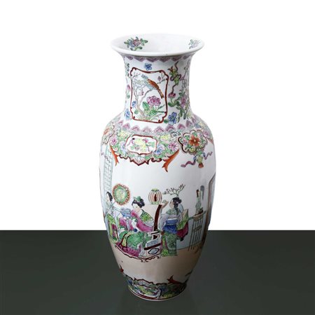 Vaso cinese in porcellana con scene di vita familiari