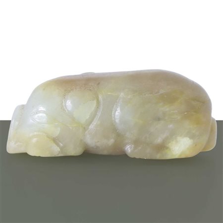 Statuina a guisa di maiale in pietra gialla e giada