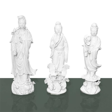 Tre statuine cinesi in porcellana bianca 