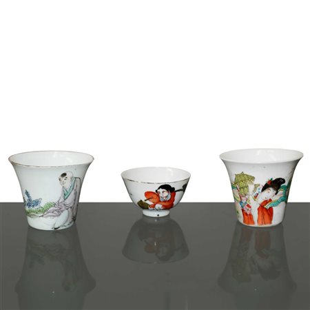 Coppia di vasetti e una ciotolina orientali in ceramica