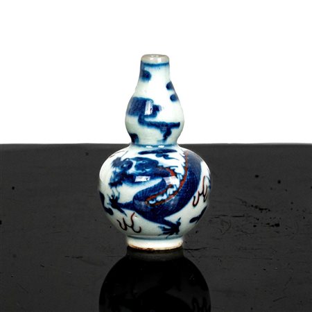 Bottiglia da fiuto con decoro di dragone, 19° secolo