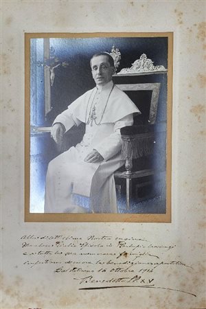  
Benedetto XV , Papa - Fotografia con dedica e autografo 1914
 cm.32x46