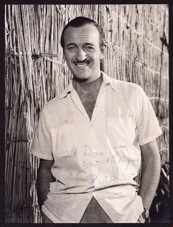  
NIVEN, David - fotografia autografata 1950s
 cm.18x24