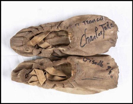 Jude, Charles  (M? Tho, 25 luglio 1953)   
Jude, Charles ( - 25 luglio 1953) Scarpe da danza autografate Memorabilia Spettacolo, Cinematografia...
 