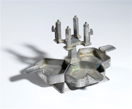  
Posacenere ventennio fascista 1930s
 cm.18x15x11