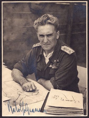  
Graziani, Rodolfo - Foto autografa 1930s
 cm.17,5x23,5