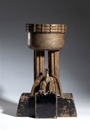  
Ventennio fascista, trofeo in bronzo 1930s
 cm.40x24x15