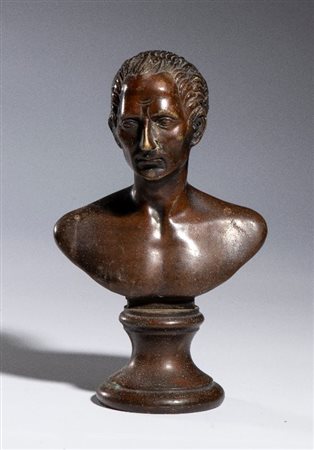  
Giulio Cesare, busto in bronzo, Grand Tour '800 1800s
 cm.16x10