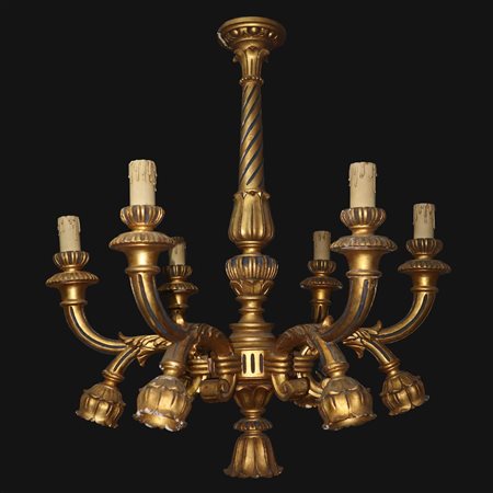 Lampadario in legno dorato