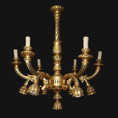 Lampadario in legno dorato