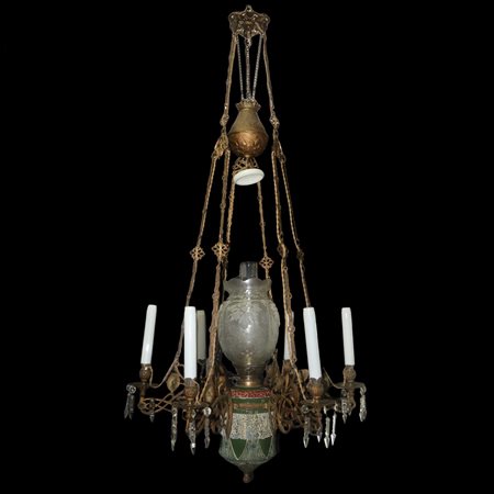 Sospensione elettrificata struttura in metallo dorato con brindoli di vetro e centrale in maiolica policroma a 6 luci, Art Nouveau period