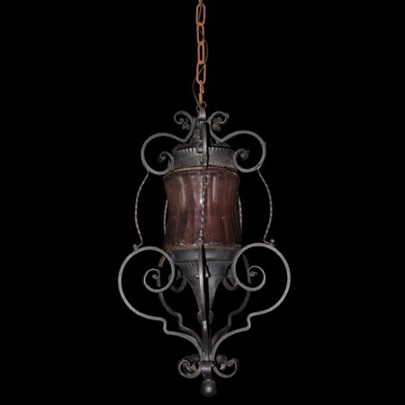 Lampadario a quattro luci, tre bracci con vetri a pigna., Early 20th century.