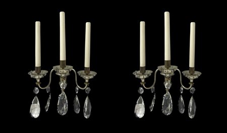 Coppia di appliques in metallo e brindoli a tre candele