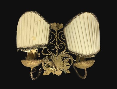 Piccola applique in bronzo a due luci con ventole, 19th Century