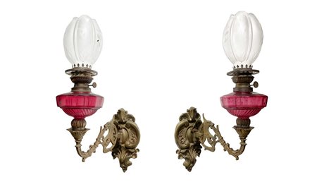 Coppia di appliques a petrolio in bronzo e vetro, Late 19th century