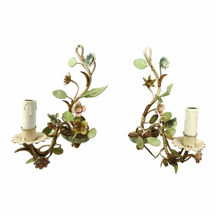 Coppia di appliques in metallo con decori floreali