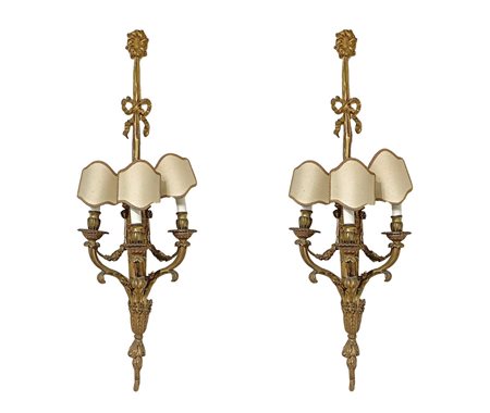 Coppia di applique in bronzo dorato a tre luci