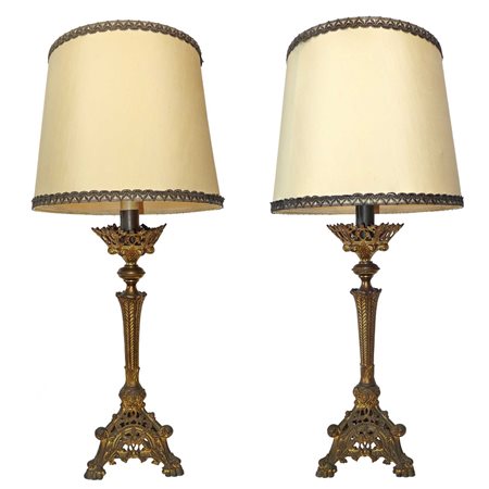 Coppia di lumi con base in metallo dorato, 19th century