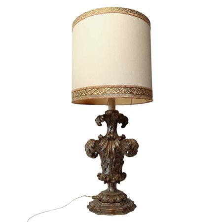 Lume con base in legno scolpito e intagliato, 20th century