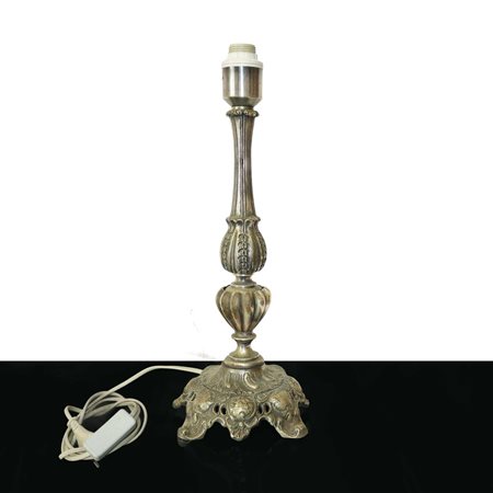 Lume monoforo elettrificato in metallo lavorato alla base