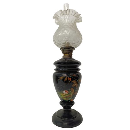 Lume a petrolio in opaline nero dipinto con scena campestre e diffusore in  vetro