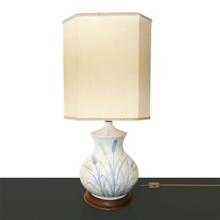 Lume in maiolica con spighe di grano dipinte sulla base