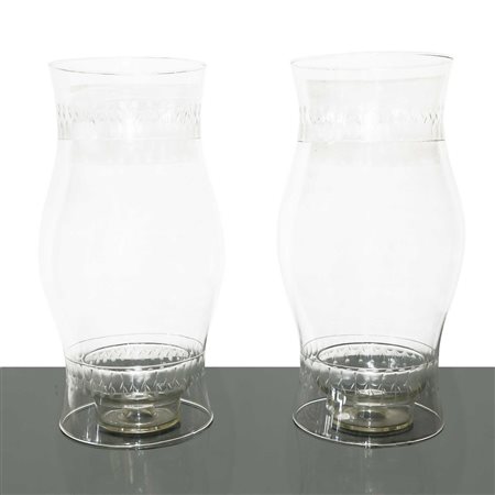 Coppia di lumi in vetro intagliati e bulinati, 19th century