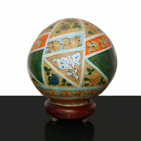 Lampada a palla decorata con motivi floreali
