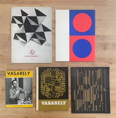 VICTOR VASARELY - Lotto unico di 5 cataloghi