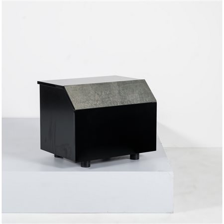 SAPORITI ITALIA, Comodino