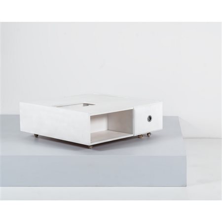 PRODUZIONE ITALIANA 1970 ca., Tavolo basso con giradischi