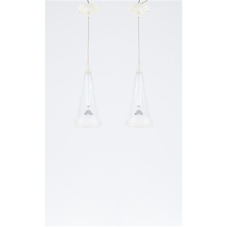 ACHILLE E PIERGIACOMO CASTIGLIONI, Coppia di lampade a sospensione mod. 'Fucsia'