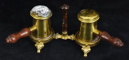 SALE E PEPE IN OTTONE con manici in legno 8x20 cm Lievi difetti