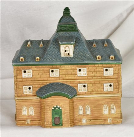 CASETTA IN CERAMICA con finestre forate che permettono l'illuminazione...