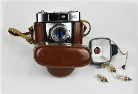 MACCHINA FOTOGRAFICA ZEISS IKON CONTINA E FLASH MICROLUX FERRANIA entro...