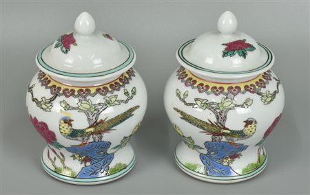 COPPIA DI POTICHES IN PORCELLANA h.15cm