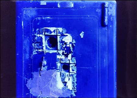 CATTELAN MAURIZIO Padova 1960 "Cassaforte svaligiata - 76.400.000"