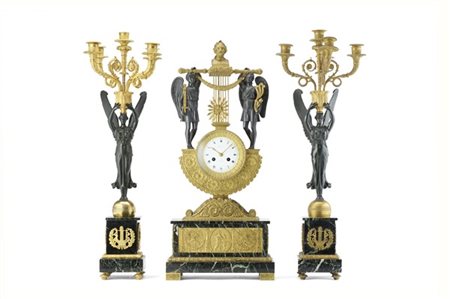 Lepine à Paris.
Trittico da camino composto da coppia di candelabri a cinque fi