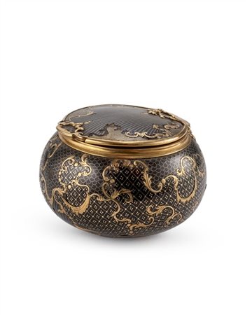 Bottega di Gennaro Sarao, Napoli, fine del secolo XVIII. Snuff box circolare in