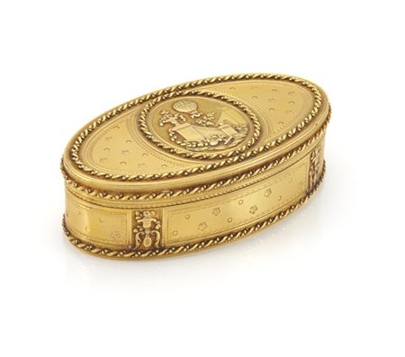 Nicolas Marguerit, Parigi, 1783. Snuff box di forma ovale in oro a tre colori i