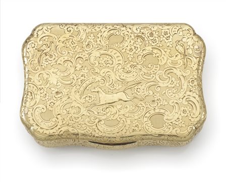 Scatola in oro giallo cesellato a volute e cartigli, sul coperchio un cavallo r